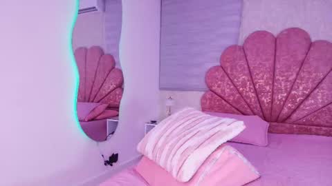 Snapshot of mia_collenss chatting on 29, 6, 2026 Mia online show from 29, 6, 2026