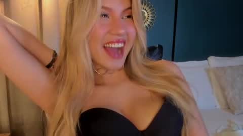 Snapshot of mia_curry chatting on 30, 6, 2026 M I A online show from 30, 6, 2026