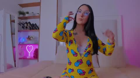 Snapshot of mia_daniellshot chatting on 12, 3, 2025 Sarah Luna online show from 12, 3, 2025