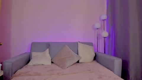 Sarah Luna online show from 9, 4, 2026