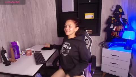 mia_esposito2 online show from 5, 11, 2025