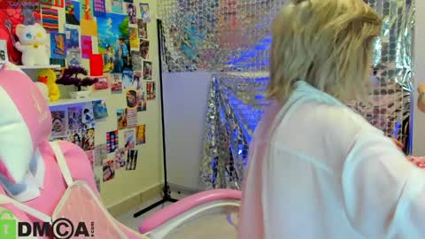 Mia online show from 5, 4, 2026