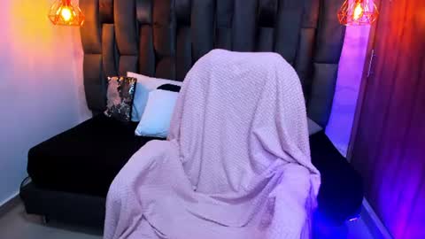 mia_ferrer18 online show from 15, 6, 2026
