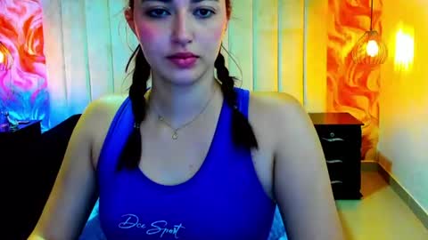 mia_ferrer18 online show from 22, 6, 2026