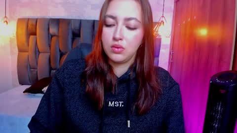 mia_ferrer18 online show from 12, 7, 2026