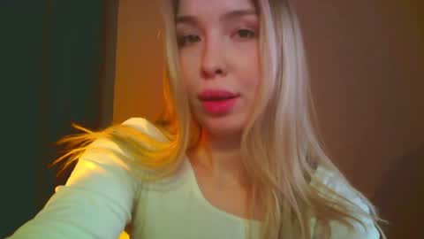 Snapshot of mia_fleur_ chatting on 14, 12, 2024 Mia online show from 14, 12, 2024