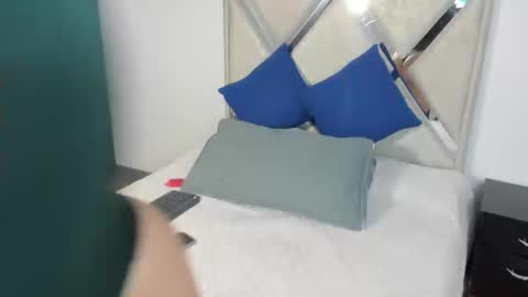 mia fox online show from 12, 11, 2025