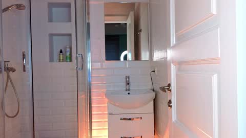 Mia online show from 10, 1, 2025