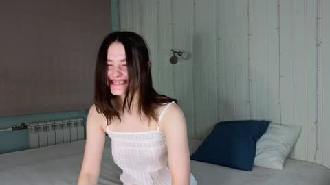 Mia online show from 2, 2, 2025