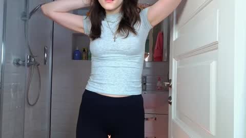 Mia online show from 8, 2, 2025