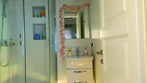 Mia online show from 25, 2, 2025