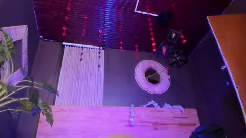 Snapshot of mia_jagger chatting on 20, 12, 2025 Val online show from 20, 12, 2025