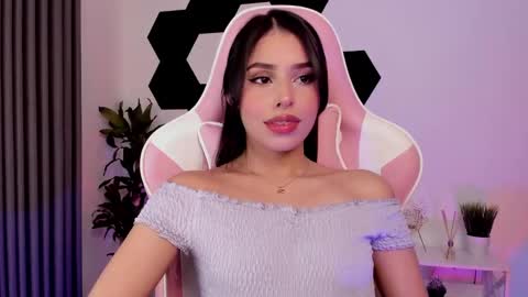 Snapshot of mia_johnsonll chatting on 5, 2, 2025 Lau online show from 5, 2, 2025