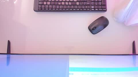    online show from 28, 10, 2025