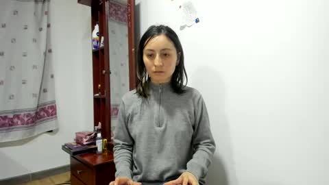 mia kaneee online show from 17, 12, 2024