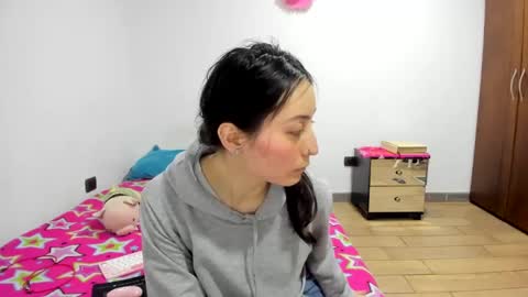 mia kaneee online show from 11, 1, 2025