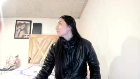 mia kaneee online show from 17, 9, 2025