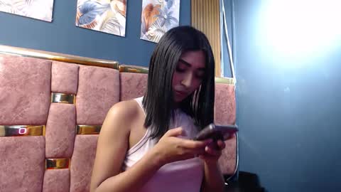 Mia.  online show from 27, 5, 2026