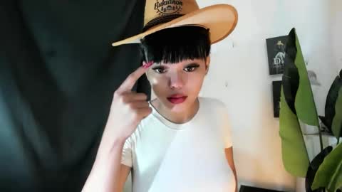 Snapshot of mia_lover9 chatting on 9, 6, 2026 M I A online show from 9, 6, 2026