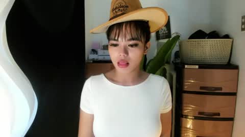 Snapshot of mia_lover9 chatting on 20, 7, 2026 M I A online show from 20, 7, 2026