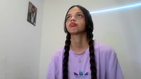 Snapshot of mia_lucy_21 chatting on 13, 10, 2025 mia lucy 21 online show from 13, 10, 2025