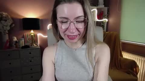 Mia online show from 3, 2, 2025