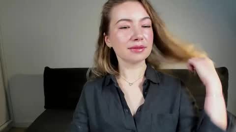 Mia online show from 26, 11, 2025