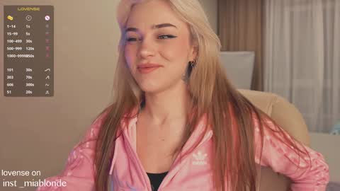Snapshot of mia_milagros chatting on 2, 1, 2025 mia_milagros online show from 2, 1, 2025