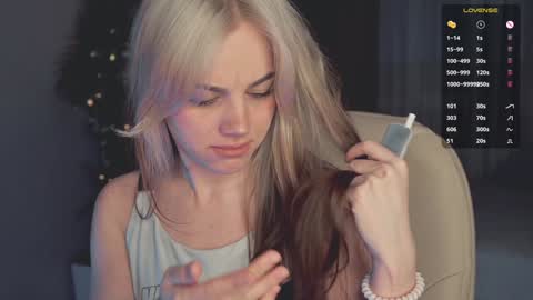 Snapshot of mia_milagros chatting on 8, 2, 2025 mia_milagros online show from 8, 2, 2025