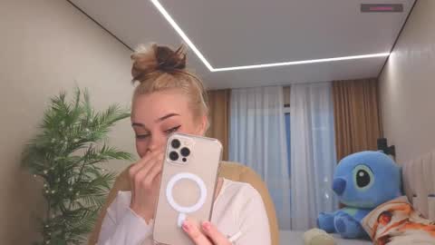 Snapshot of mia_milagros chatting on 14, 2, 2025 mia_milagros online show from 14, 2, 2025
