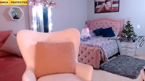 Mia online show from 13, 12, 2024