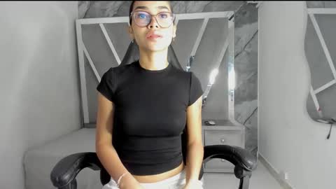 mia_petiteht online show from 15, 3, 2026