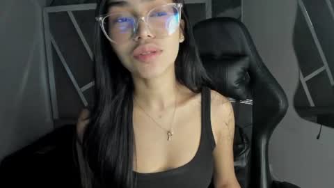 mia_petiteht online show from 23, 7, 2026