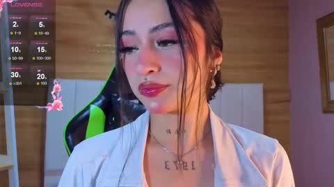 Snapshot of mia_ponce_a chatting on 15, 12, 2025 MIA online show from 15, 12, 2025