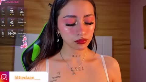Snapshot of mia_ponce_a chatting on 19, 12, 2025 MIA online show from 19, 12, 2025