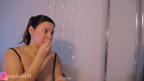 mia reys online show from 2, 2, 2025