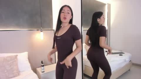 Snapshot of mia_slora chatting on 8, 5, 2026 M I A online show from 8, 5, 2026