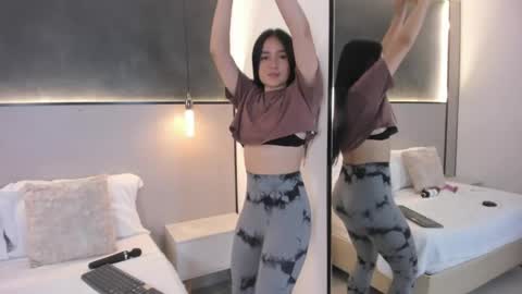Snapshot of mia_slora chatting on 19, 5, 2026 M I A online show from 19, 5, 2026