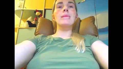Snapshot of mia_sunnyy chatting on 12, 4, 2026 Mia. online show from 12, 4, 2026