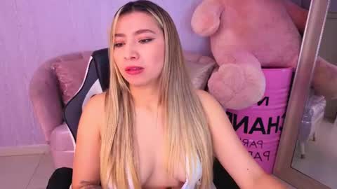 Snapshot of mia_vip_a chatting on 10, 7, 2026 Mia online show from 10, 7, 2026