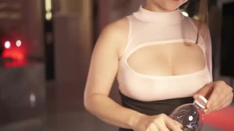 Snapshot of mia_vixen_ chatting on 13, 5, 2026 VixenMia online show from 13, 5, 2026