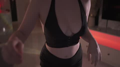 Snapshot of mia_vixen_ chatting on 14, 5, 2026 VixenMia online show from 14, 5, 2026