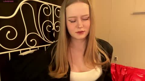 mia_wellis online show from 27, 4, 2026