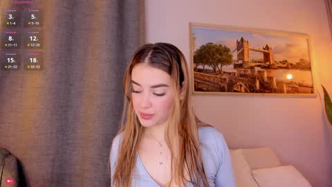 Mia White  online show from 30, 1, 2025