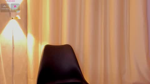 Mia White  online show from 19, 3, 2026