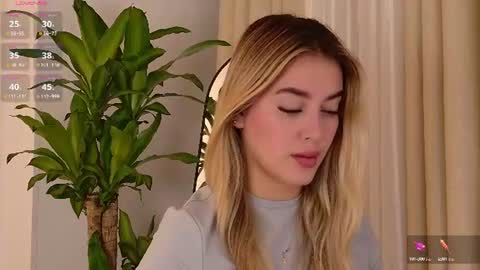 Snapshot of mia_white11 chatting on 17, 7, 2026 Mia White online show from 17, 7, 2026