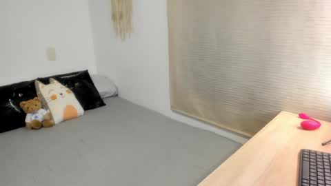 Mia   online show from 29, 1, 2025