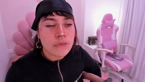 mia_yeager online show from 8, 10, 2025