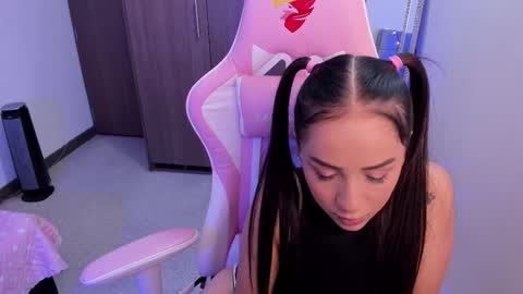 mia  nicolle online show from 22, 2, 2025