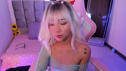 mia  nicolle online show from 14, 9, 2025